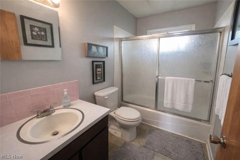 2566 & 2568 Albrecht Avenue Akron OH 44312