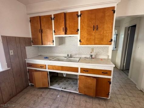798 Wayside Road Cleveland OH 44110