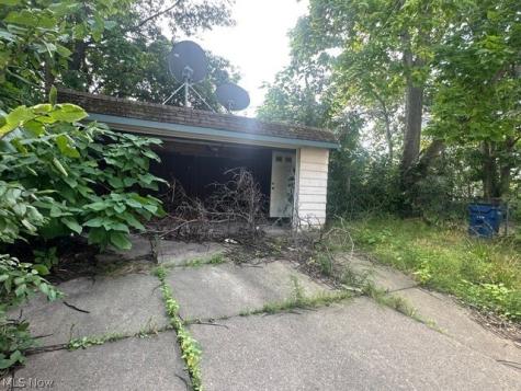 798 Wayside Road Cleveland OH 44110