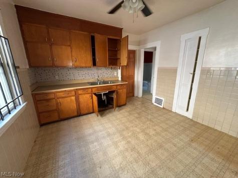 798 Wayside Road Cleveland OH 44110