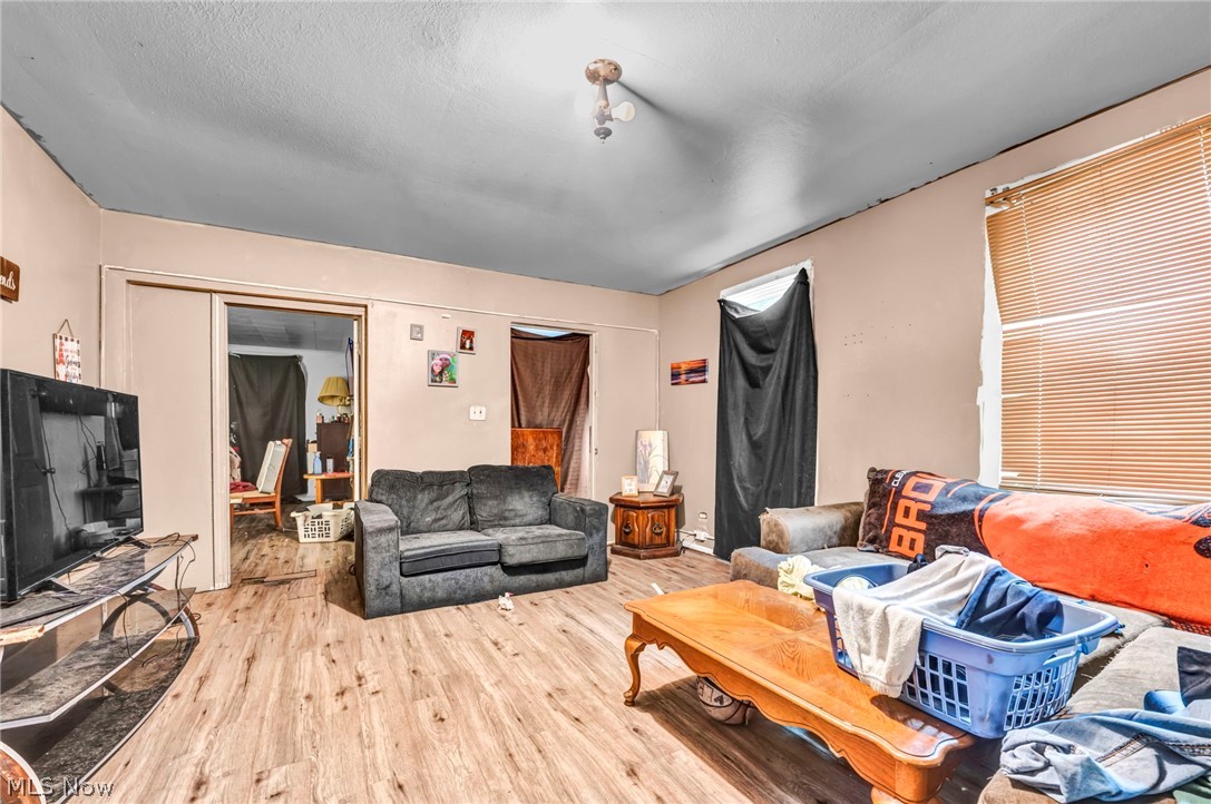 3288 W 52nd Street Cleveland OH 44102