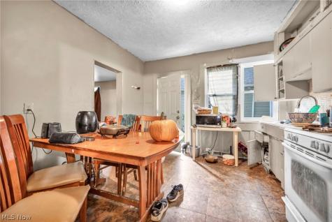 3288 W 52nd Street Cleveland OH 44102