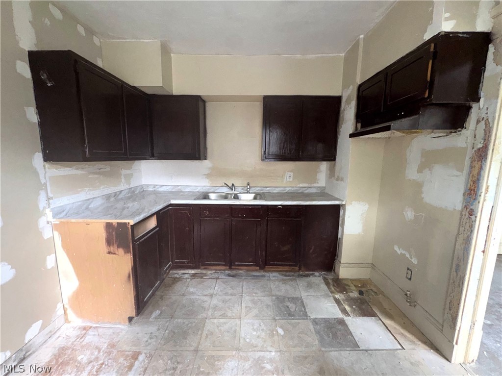 10006 Somerset Avenue Cleveland OH 44108