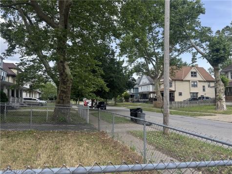 10006 Somerset Avenue Cleveland OH 44108