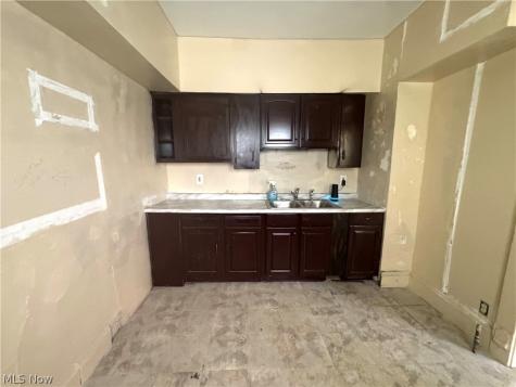 10006 Somerset Avenue Cleveland OH 44108