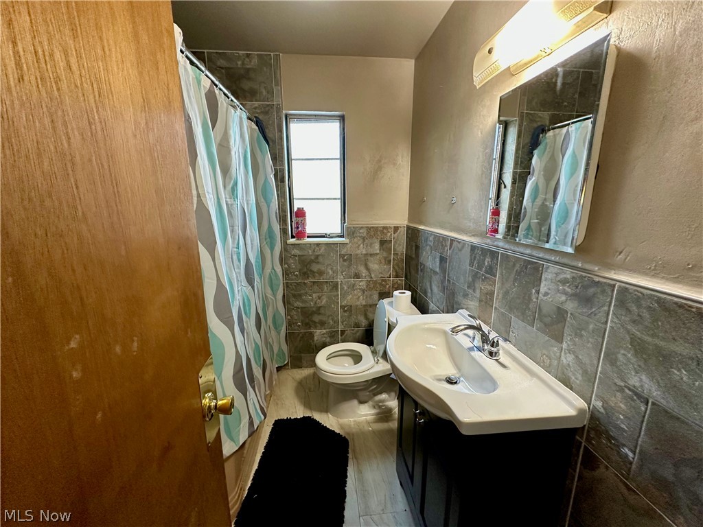 1166 E 176th Street Cleveland OH 44119