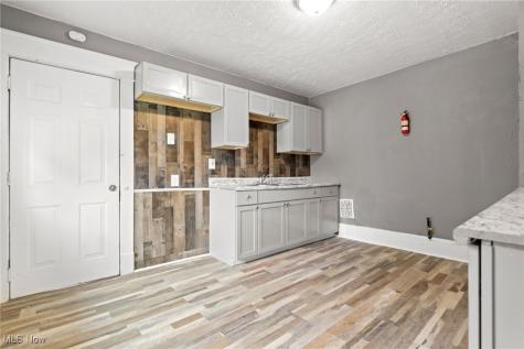 7608 Lawnview Avenue Cleveland OH 44103