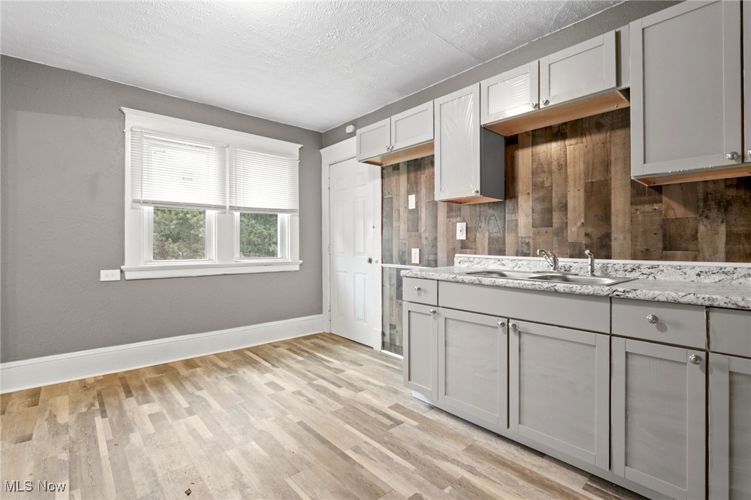 7608 Lawnview Avenue Cleveland OH 44103