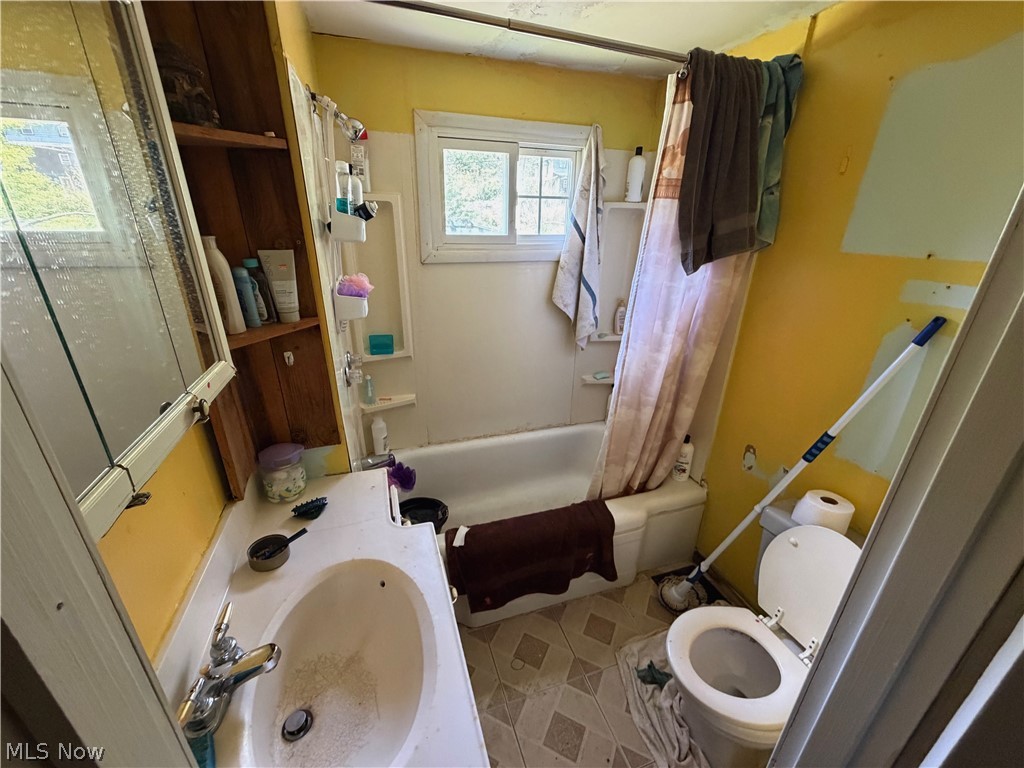 1921 Smithfield Street East Liverpool OH 43920