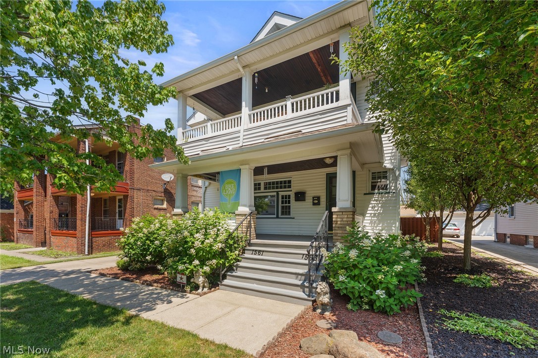 1561 Cohassett Avenue Lakewood OH 44107
