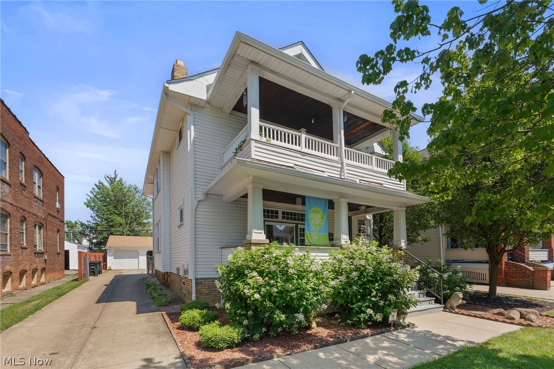1561 Cohassett Avenue Lakewood OH 44107