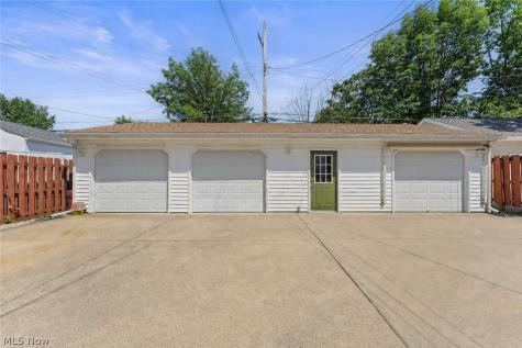 1561 Cohassett Avenue Lakewood OH 44107
