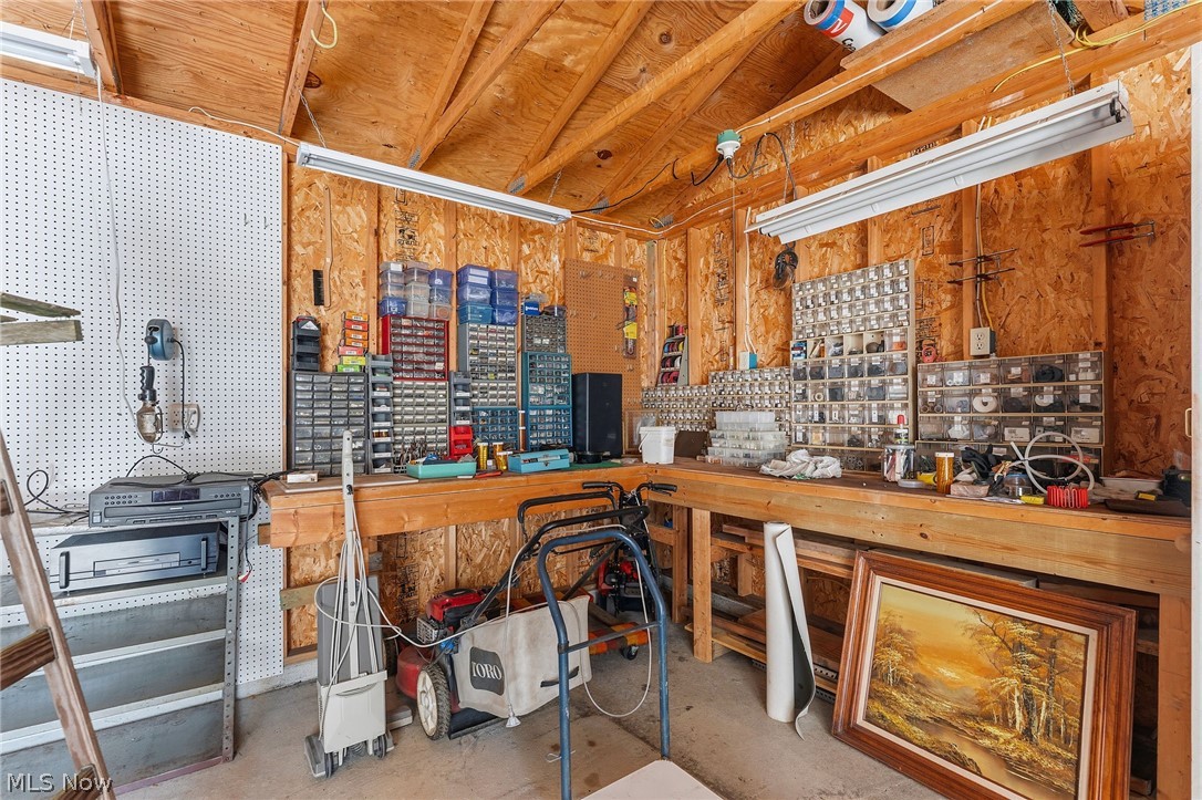 1561 Cohassett Avenue Lakewood OH 44107