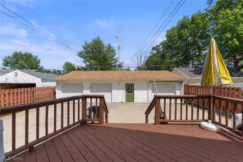 1561 Cohassett Avenue Lakewood OH 44107