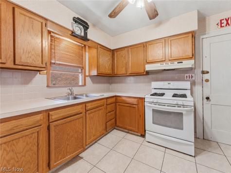 1561 Cohassett Avenue Lakewood OH 44107