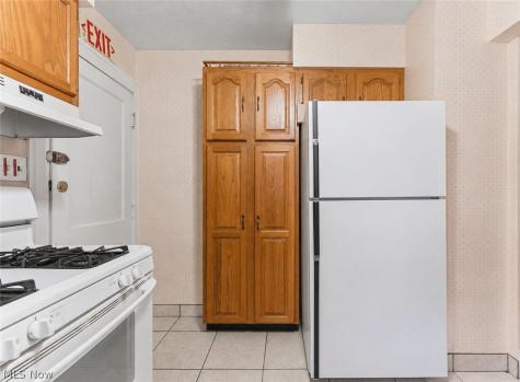 1561 Cohassett Avenue Lakewood OH 44107