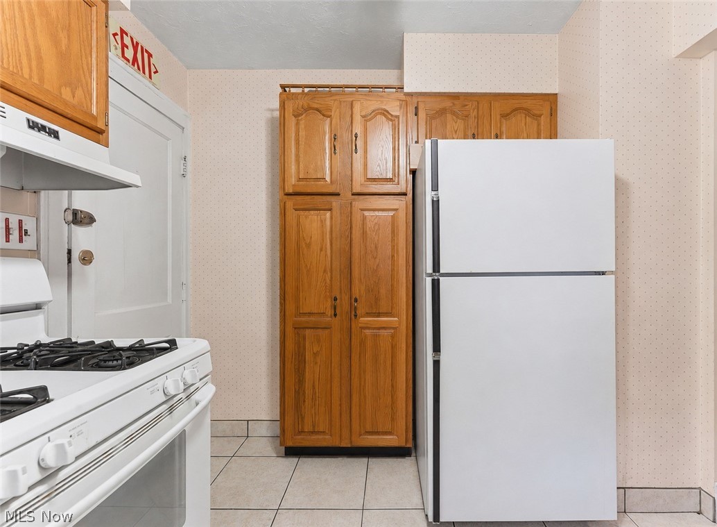1561 Cohassett Avenue Lakewood OH 44107