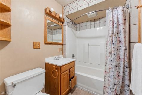 1561 Cohassett Avenue Lakewood OH 44107