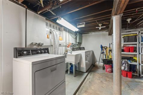 1561 Cohassett Avenue Lakewood OH 44107