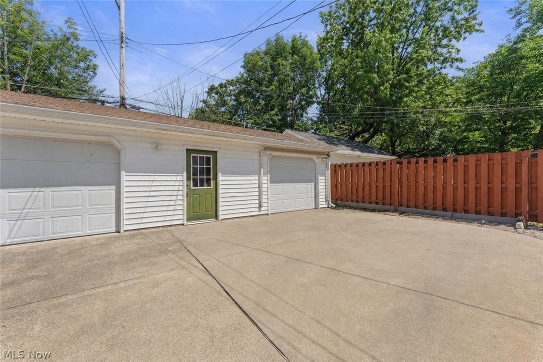 1561 Cohassett Avenue Lakewood OH 44107