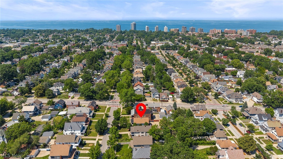 1561 Cohassett Avenue Lakewood OH 44107