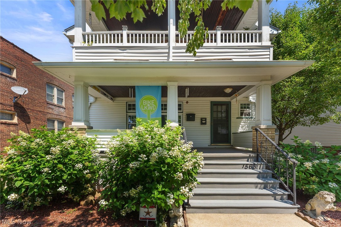 1561 Cohassett Avenue Lakewood OH 44107