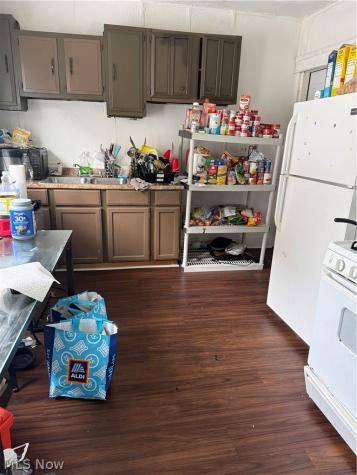 9813 Manor Avenue Cleveland OH 44104