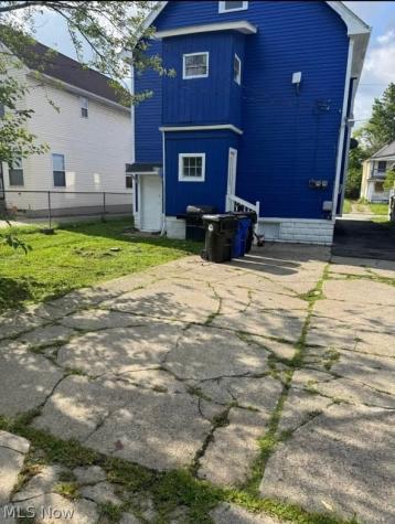9813 Manor Avenue Cleveland OH 44104