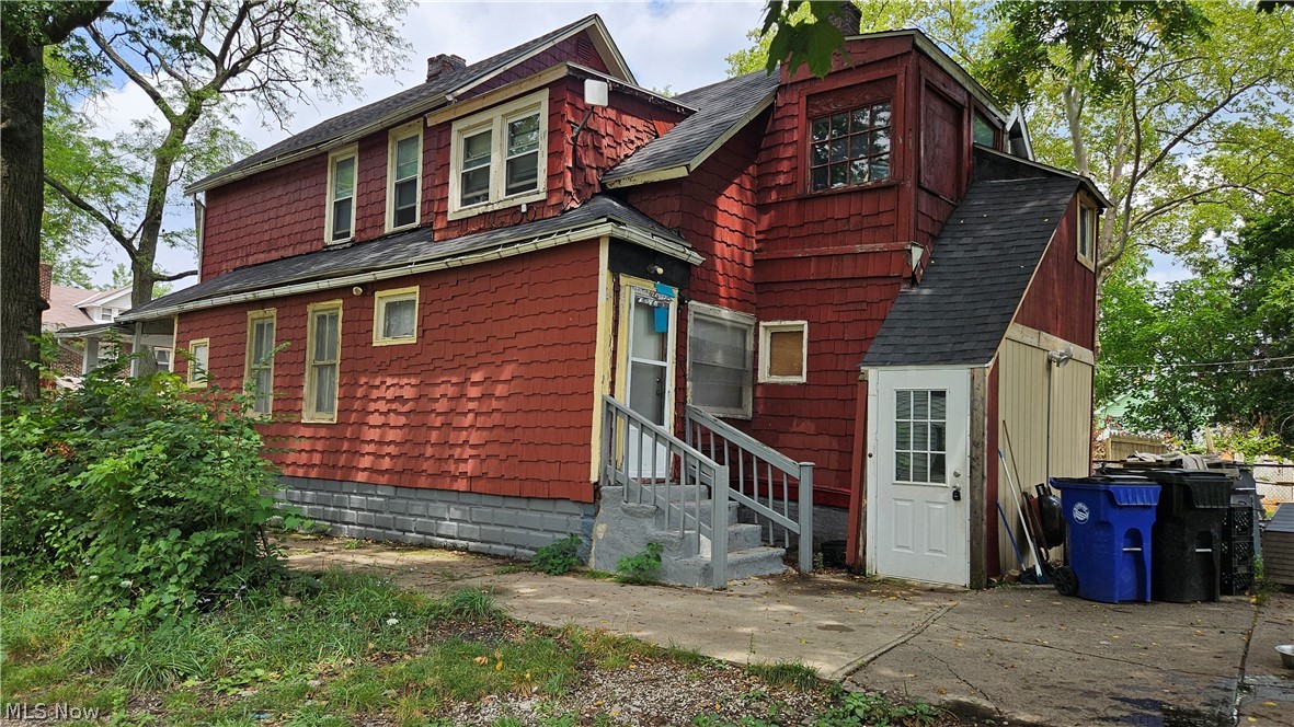 9016 Harris Avenue Cleveland OH 44104