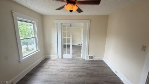 10122 Loretta Avenue Cleveland OH 44111