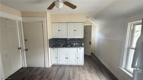 10122 Loretta Avenue Cleveland OH 44111