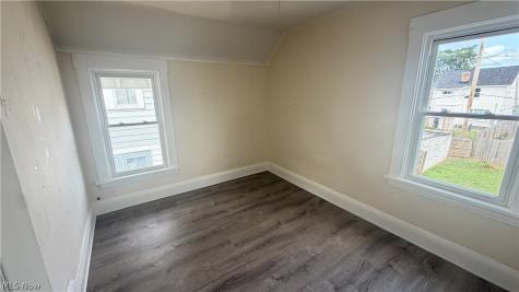 10122 Loretta Avenue Cleveland OH 44111
