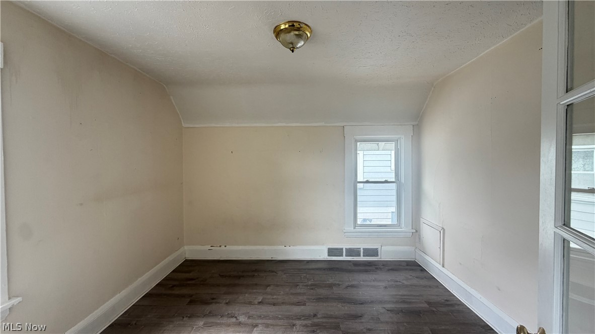 10122 Loretta Avenue Cleveland OH 44111