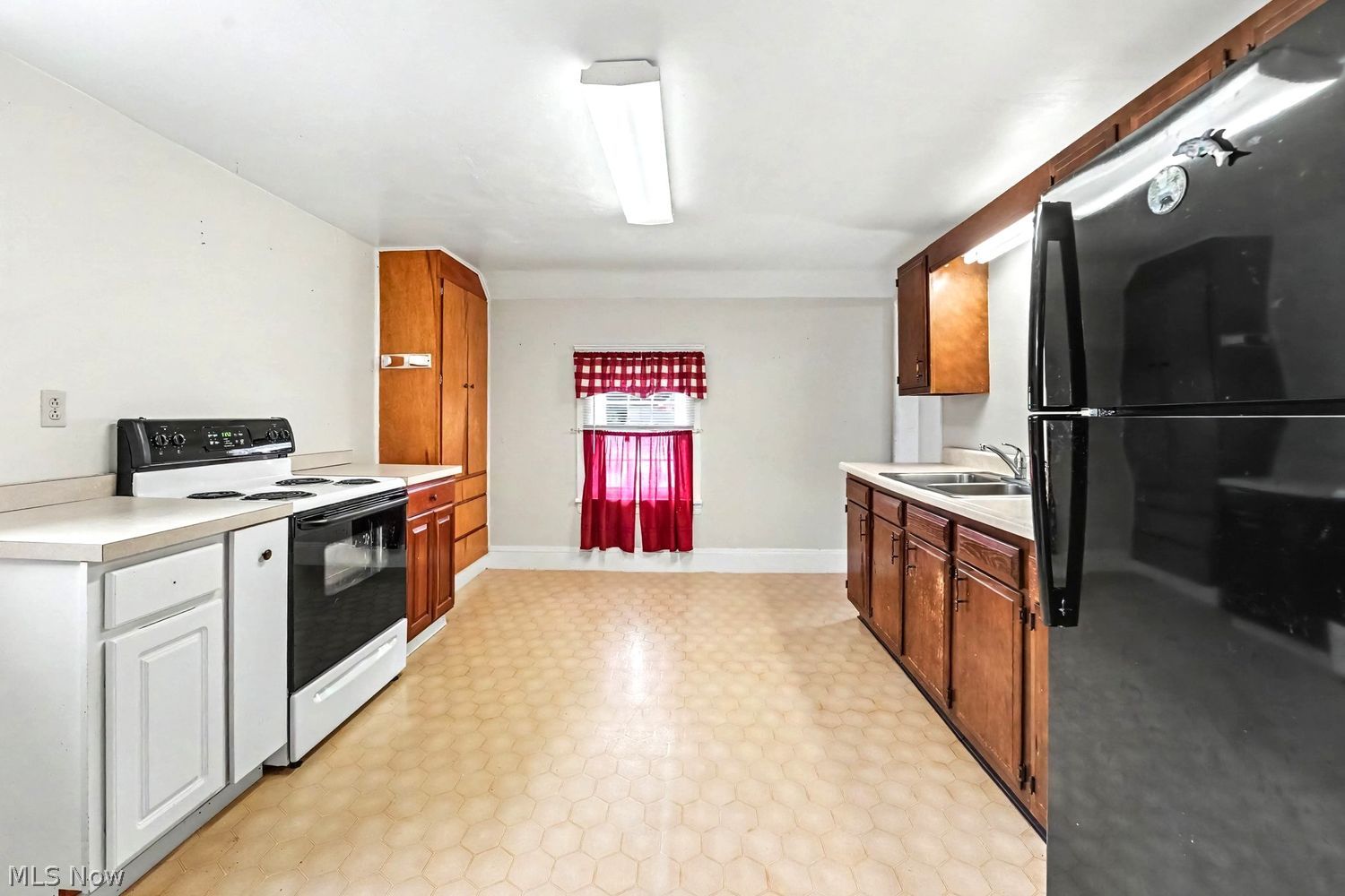 117 S Crowell Avenue Geneva OH 44041