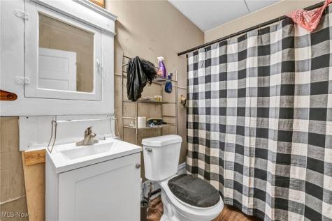 1333 E 82nd Street Cleveland OH 44103