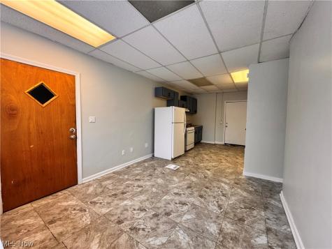 4106 Lee Road Cleveland OH 44128