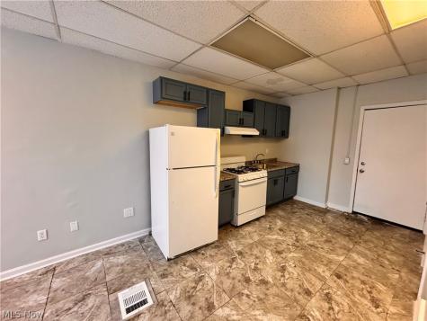 4106 Lee Road Cleveland OH 44128