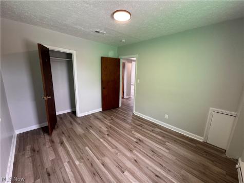 4106 Lee Road Cleveland OH 44128