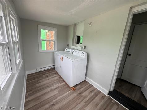 4106 Lee Road Cleveland OH 44128