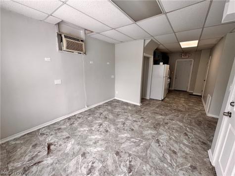 4106 Lee Road Cleveland OH 44128