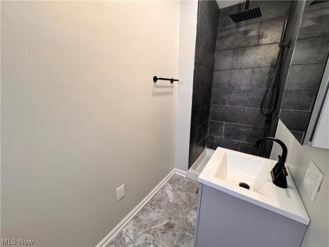 4106 Lee Road Cleveland OH 44128
