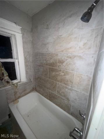 806 E 100th Street Cleveland OH 44108