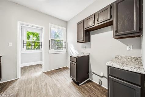 1637 Holyrood Road Cleveland OH 44106
