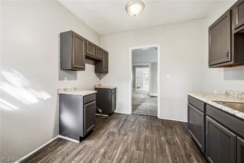 1637 Holyrood Road Cleveland OH 44106