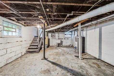 1637 Holyrood Road Cleveland OH 44106