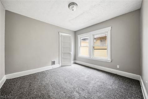 1637 Holyrood Road Cleveland OH 44106