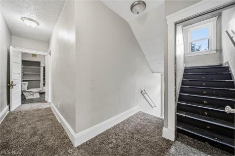 1637 Holyrood Road Cleveland OH 44106