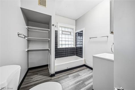 1637 Holyrood Road Cleveland OH 44106