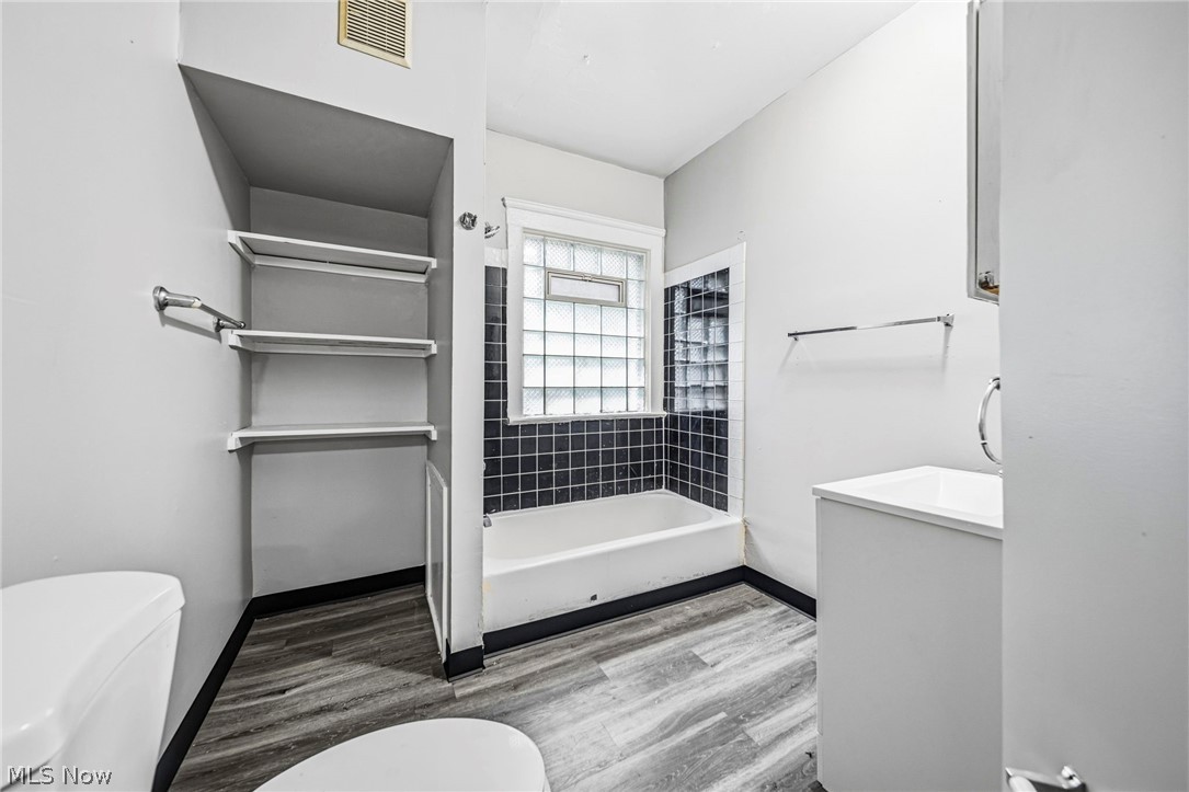 1637 Holyrood Road Cleveland OH 44106