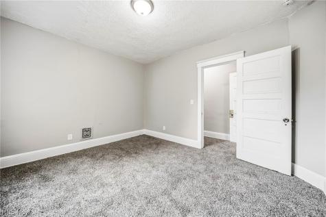 1637 Holyrood Road Cleveland OH 44106